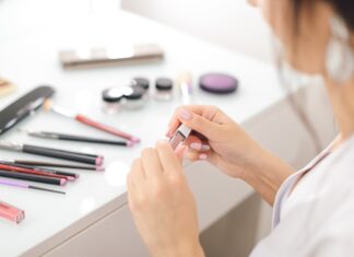 Mastering the Application of Makeup: Tips On How To Do It Properly